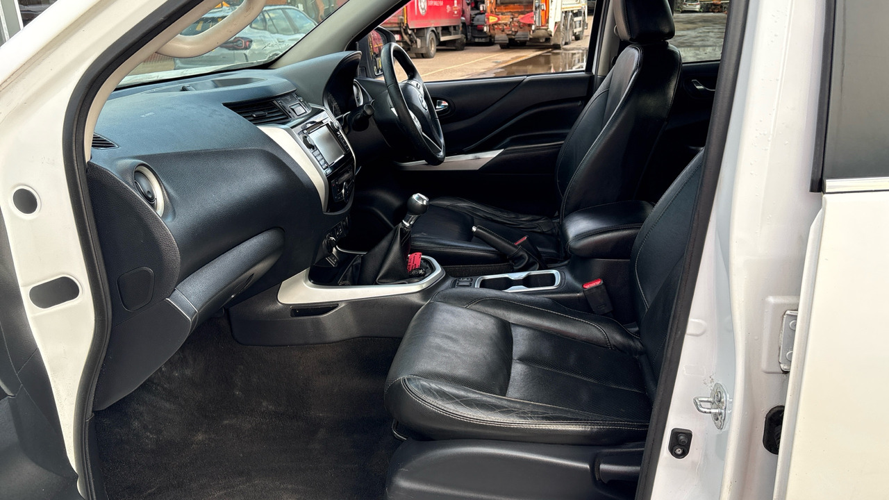 Pick-up Nissan Navara Tekna 2.3 DCI 190PS: foto 16