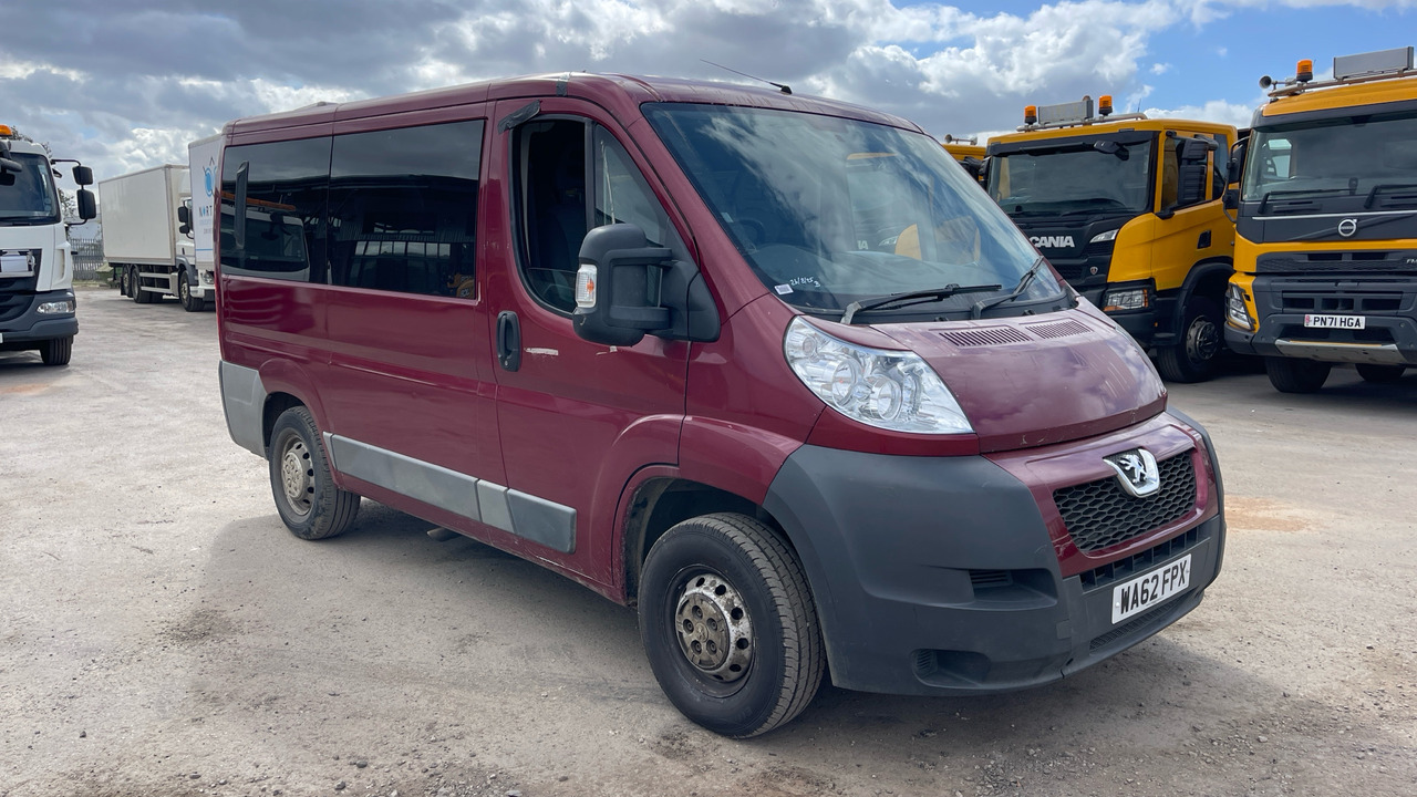 PEUGEOT BOXER 333 2.2 HDI 110PS - Minibús, Furgoneta de pasajeros: foto 1 PEUGEOT BOXER 333 2.2 HDI 110PS - Minibús, Furgoneta de pasajeros: foto 1