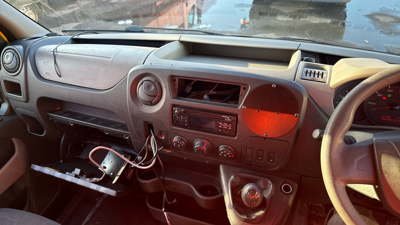 Ambulancia RENAULT MASTER 150.39: foto 7 Ambulancia RENAULT MASTER 150.39: foto 7