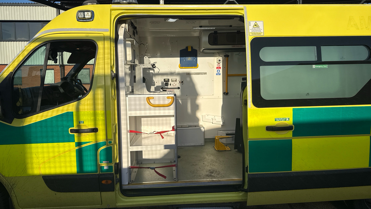 Ambulancia RENAULT MASTER 150.39: foto 20 Ambulancia RENAULT MASTER 150.39: foto 20