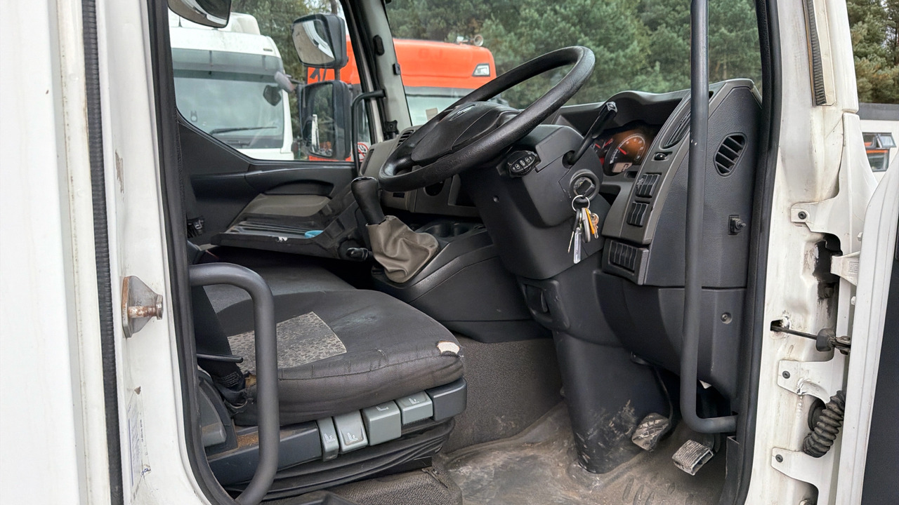 RENAULT TRUCKS MIDLUM 270 - Camión caja cerrada: foto 5 RENAULT TRUCKS MIDLUM 270 - Camión caja cerrada: foto 5