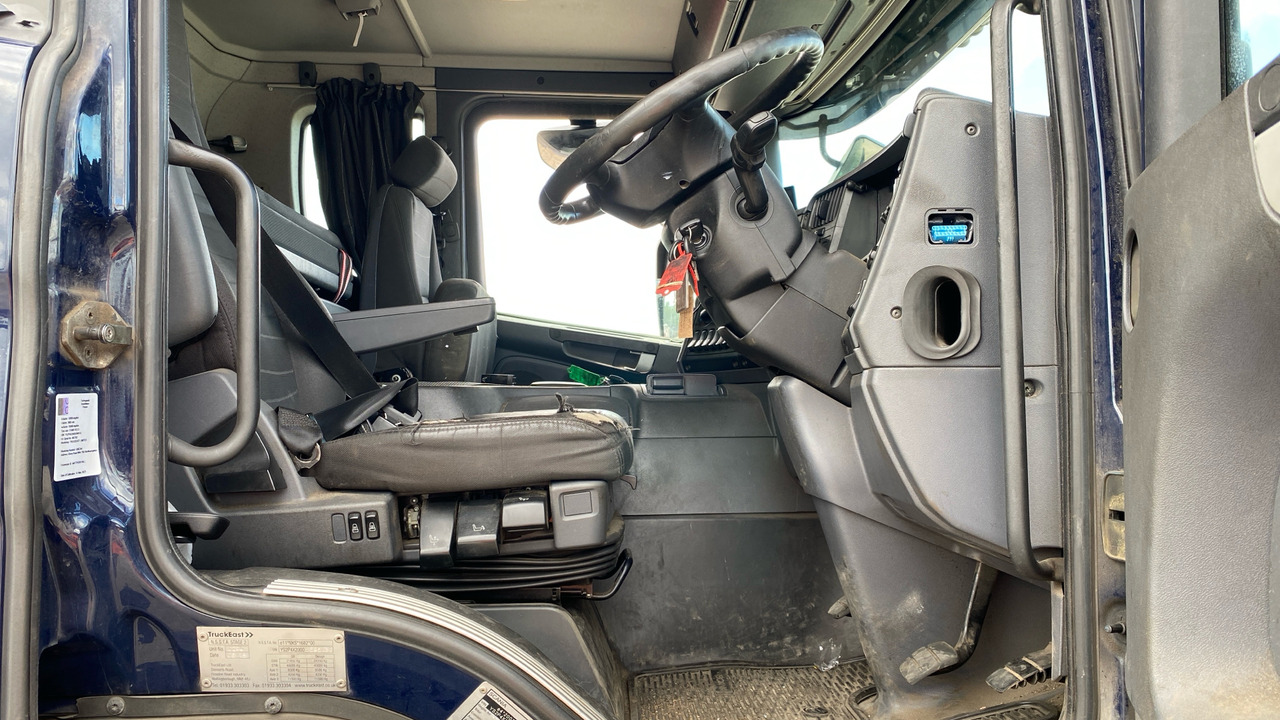 SCANIA P 410 - Camión portavehículos: foto 5 SCANIA P 410 - Camión portavehículos: foto 5