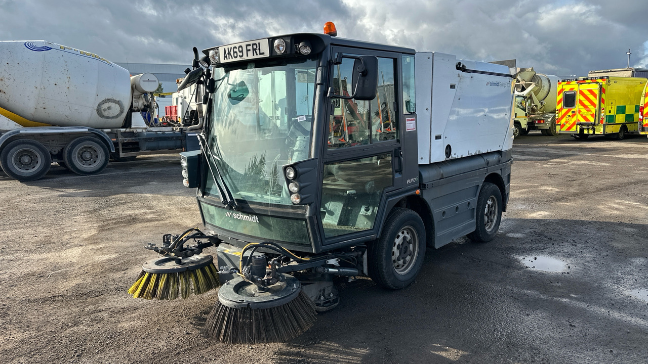 SCHMIDT SWINGO  200 - Barredora vial: foto 2 SCHMIDT SWINGO  200 - Barredora vial: foto 2