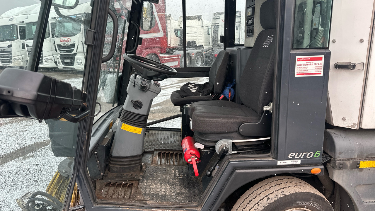 SCHMIDT SWINGO 200 - Barredora vial: foto 5 SCHMIDT SWINGO 200 - Barredora vial: foto 5