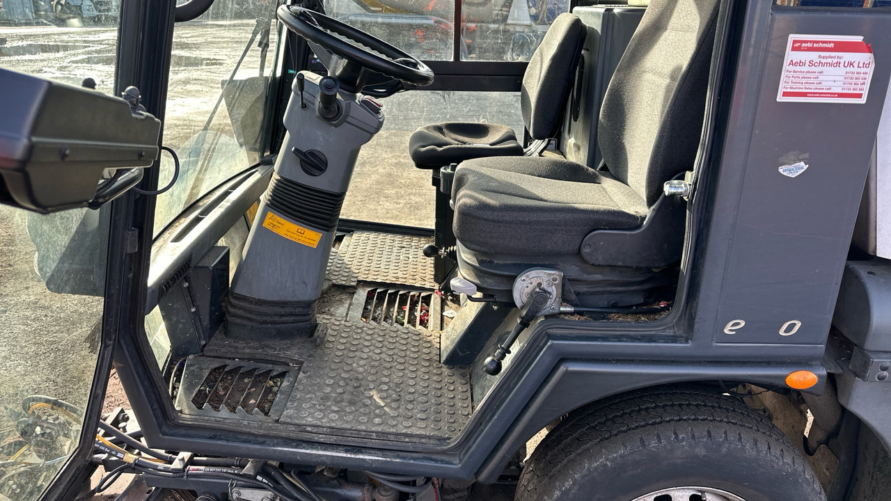 SCHMIDT SWINGO 200 - Barredora vial: foto 5 SCHMIDT SWINGO 200 - Barredora vial: foto 5