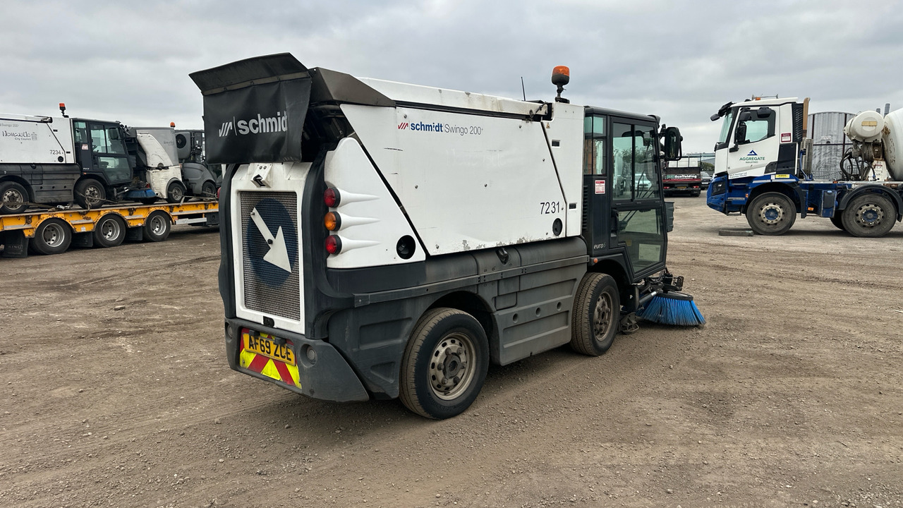 SCHMIDT SWINGO 200 - Barredora vial: foto 4 SCHMIDT SWINGO 200 - Barredora vial: foto 4