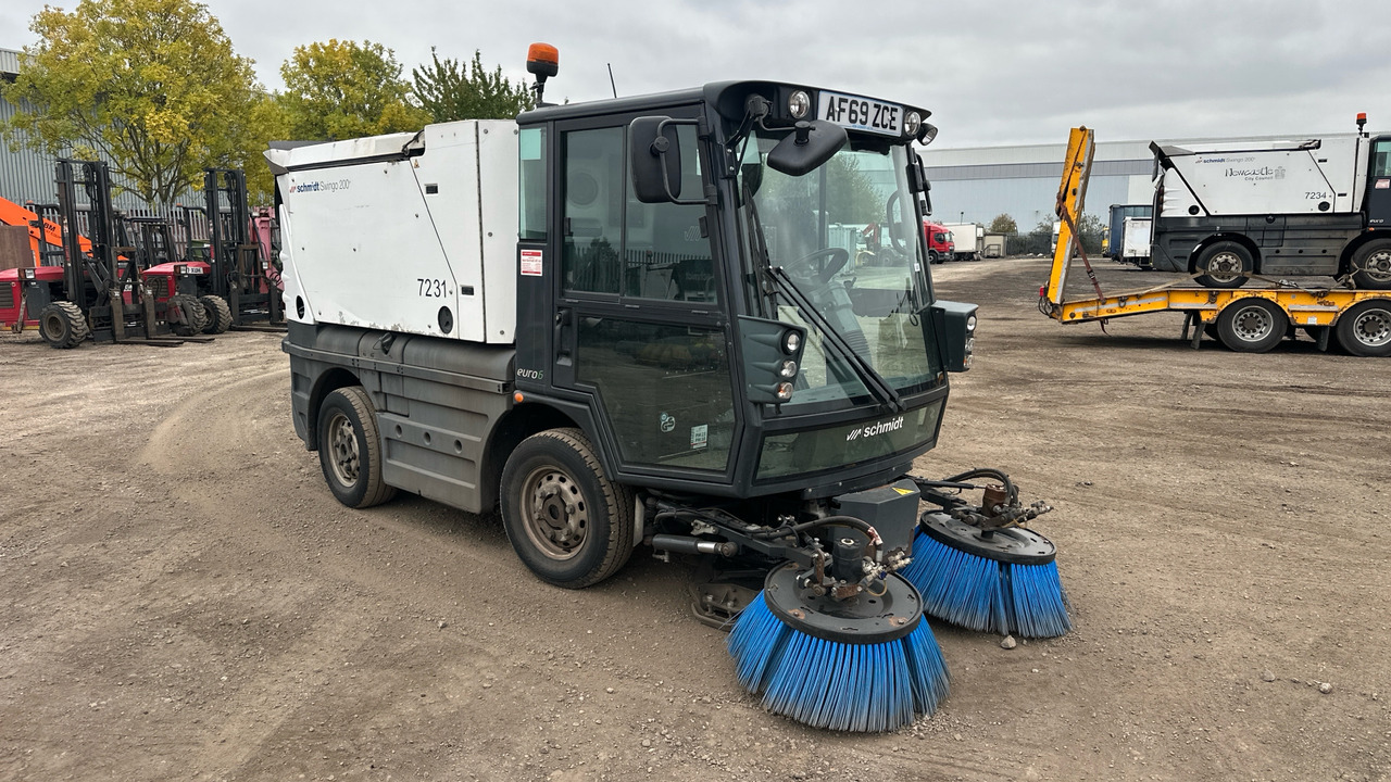 SCHMIDT SWINGO 200 - Barredora vial: foto 1 SCHMIDT SWINGO 200 - Barredora vial: foto 1