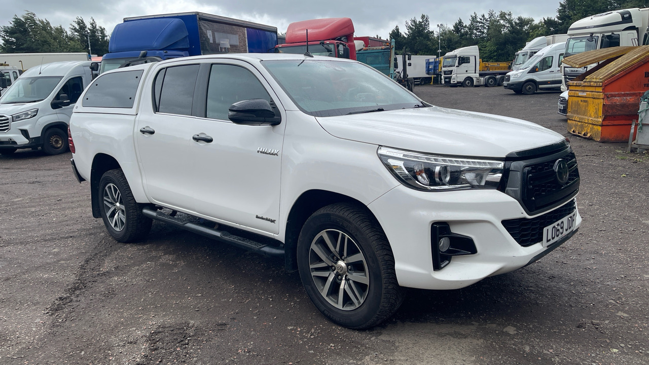 Toyota Hilux Invincible X 2.4 D-4D 150PS - Pick-up, Furgoneta combi: foto 1 Toyota Hilux Invincible X 2.4 D-4D 150PS - Pick-up, Furgoneta combi: foto 1