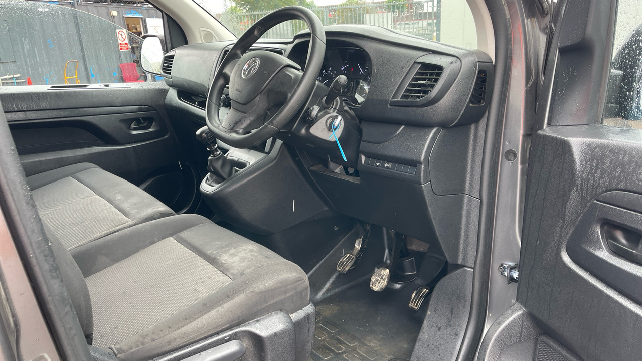 VAUXHALL VIVARO 3100 2.0D 145PS - Furgoneta pequeña: foto 5 VAUXHALL VIVARO 3100 2.0D 145PS - Furgoneta pequeña: foto 5