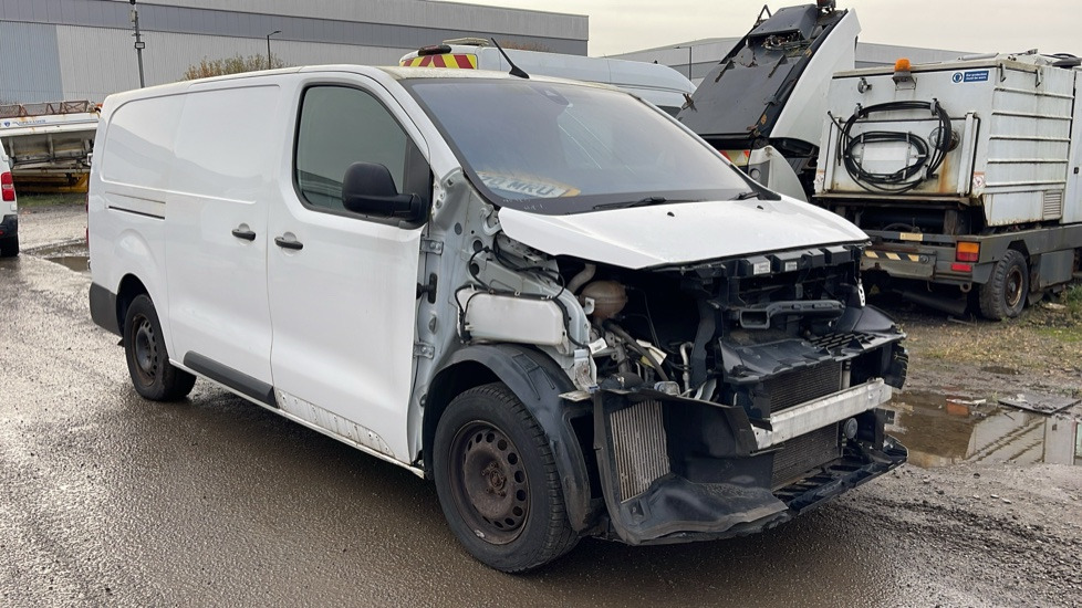 VAUXHALL VIVARO 3100 2.0D DYNAMIC 120PS - Furgoneta pequeña: foto 4 VAUXHALL VIVARO 3100 2.0D DYNAMIC 120PS - Furgoneta pequeña: foto 4