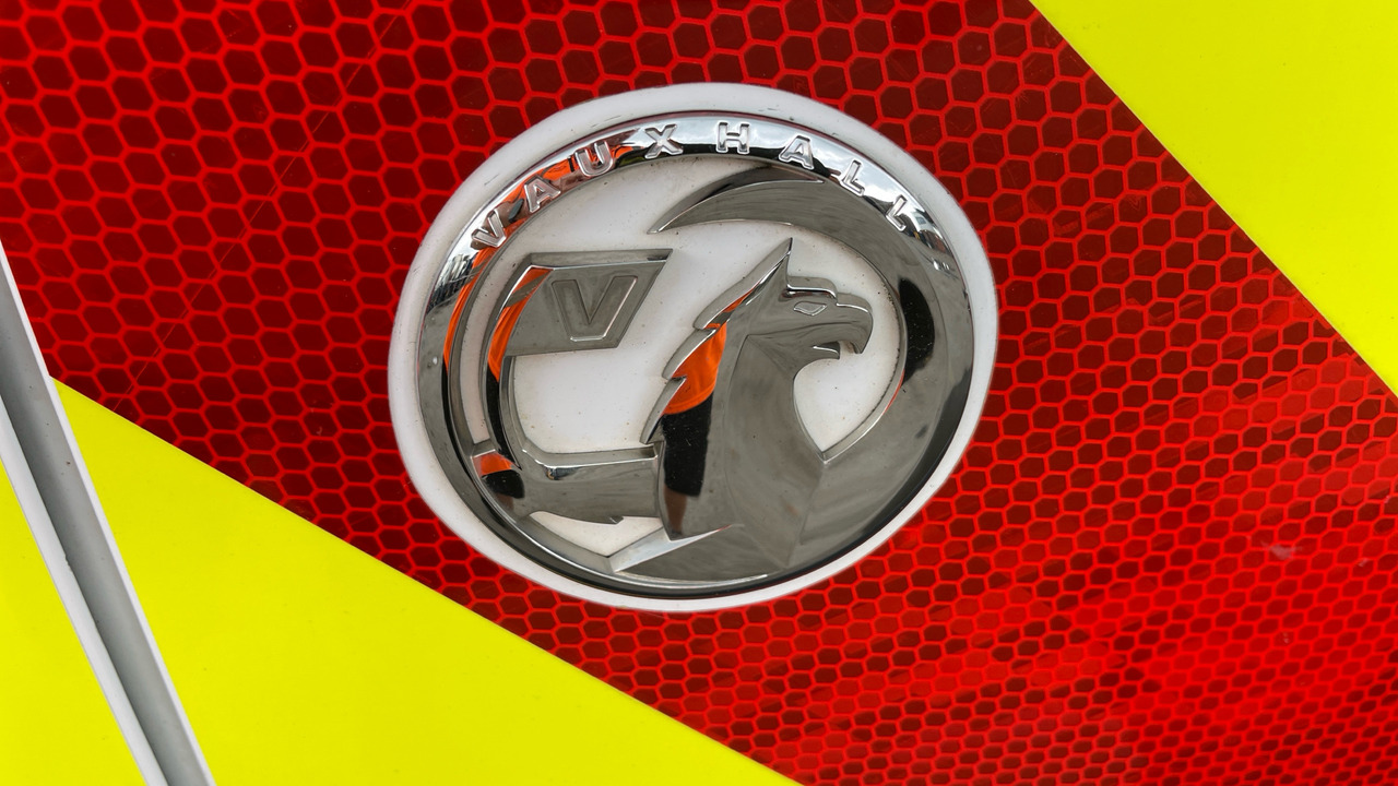 Furgoneta pequeña Vauxhall Combo Cargo 2300 1.5 TURBO D 100PS: foto 17 Furgoneta pequeña Vauxhall Combo Cargo 2300 1.5 TURBO D 100PS: foto 17