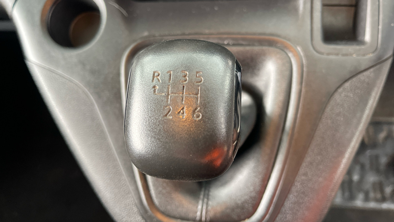 Furgoneta pequeña Vauxhall Combo Cargo 2300 1.5 TURBO D 100PS: foto 10 Furgoneta pequeña Vauxhall Combo Cargo 2300 1.5 TURBO D 100PS: foto 10