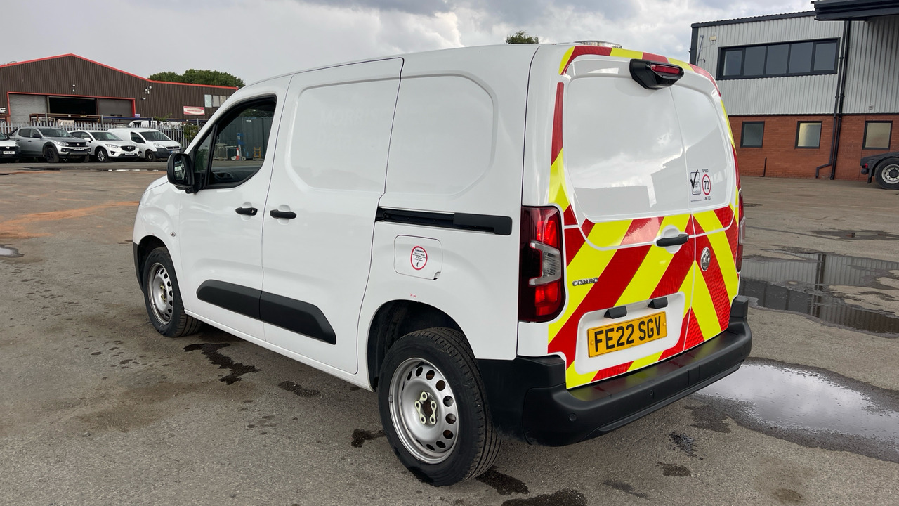 Vauxhall Combo Cargo 2300 1.5 TURBO D 100PS - Furgoneta pequeña: foto 3 Vauxhall Combo Cargo 2300 1.5 TURBO D 100PS - Furgoneta pequeña: foto 3