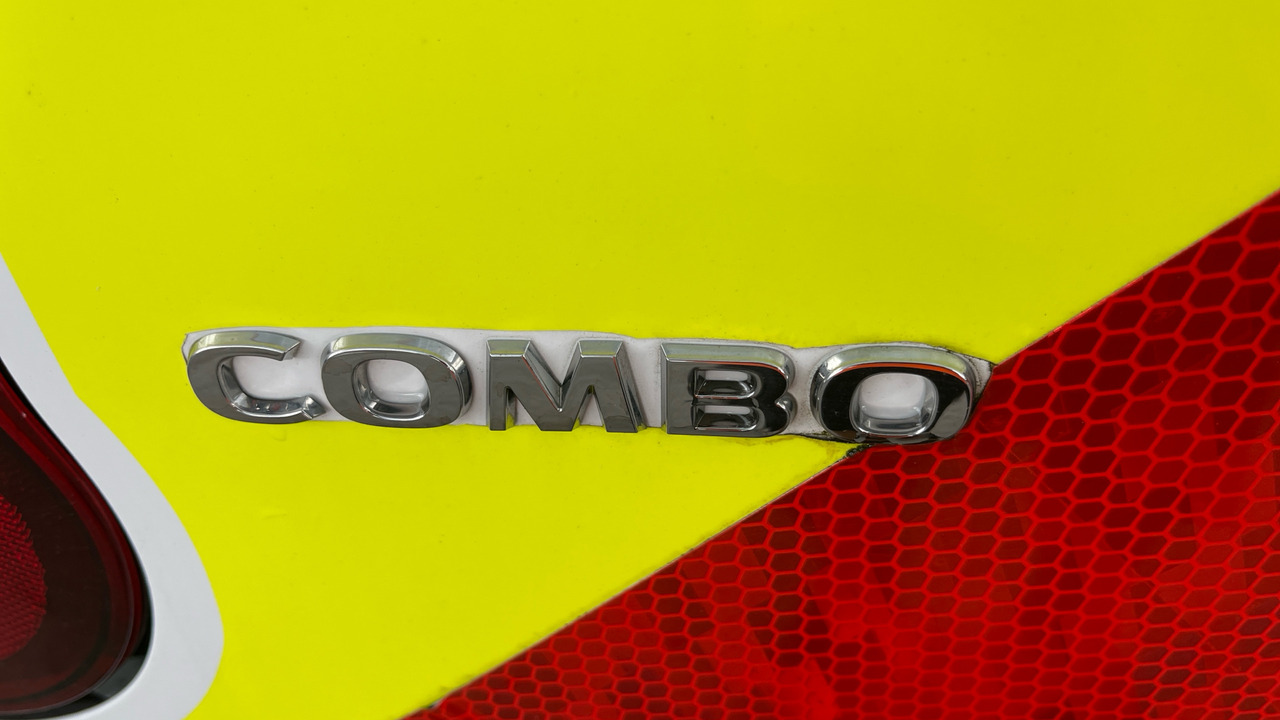 Furgoneta pequeña Vauxhall Combo Cargo 2300 1.5 TURBO D 100PS: foto 18 Furgoneta pequeña Vauxhall Combo Cargo 2300 1.5 TURBO D 100PS: foto 18