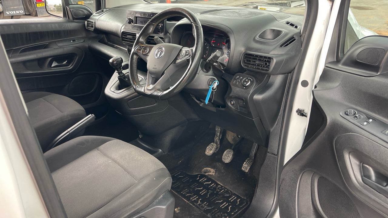 Vauxhall Combo Cargo 2300 1.5 TURBO D 100PS - Furgoneta pequeña: foto 5 Vauxhall Combo Cargo 2300 1.5 TURBO D 100PS - Furgoneta pequeña: foto 5