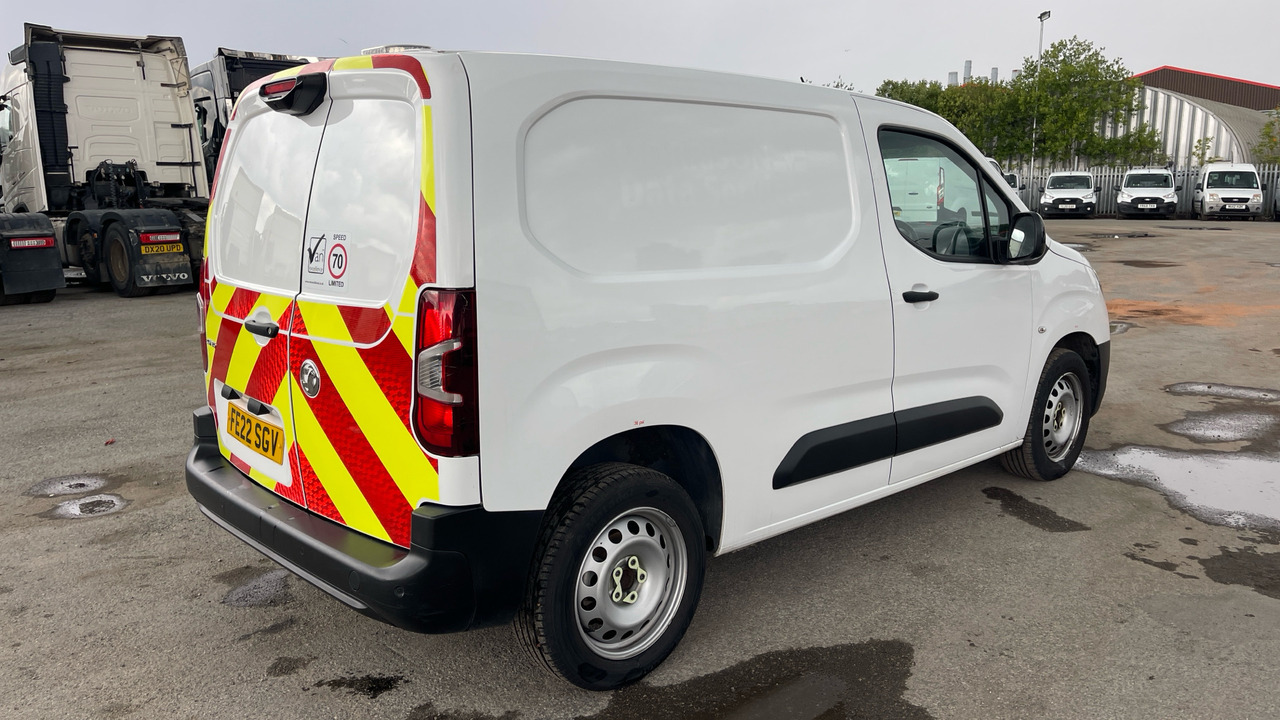 Vauxhall Combo Cargo 2300 1.5 TURBO D 100PS - Furgoneta pequeña: foto 4 Vauxhall Combo Cargo 2300 1.5 TURBO D 100PS - Furgoneta pequeña: foto 4