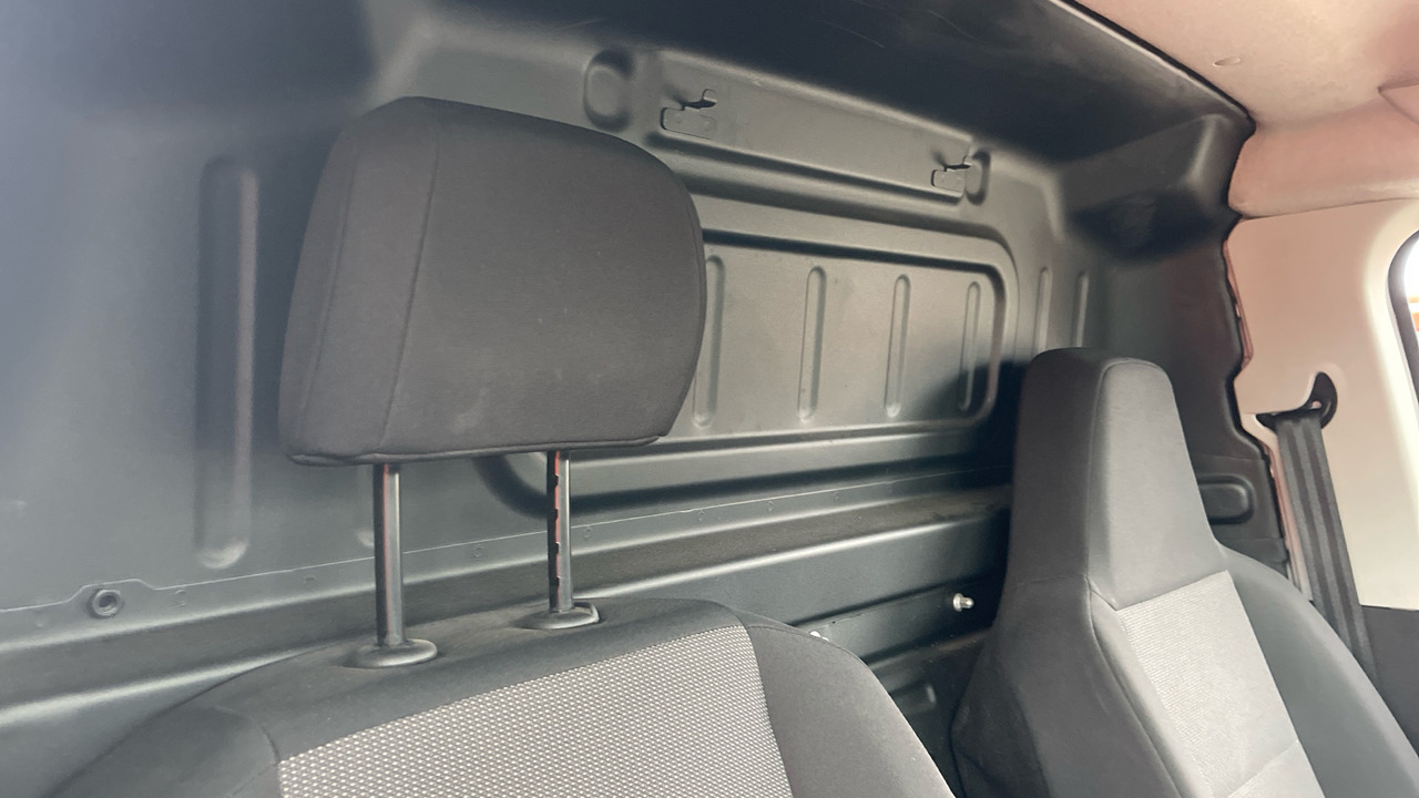 Furgoneta pequeña Vauxhall Combo Cargo 2300 1.5 TURBO D 100PS: foto 15 Furgoneta pequeña Vauxhall Combo Cargo 2300 1.5 TURBO D 100PS: foto 15