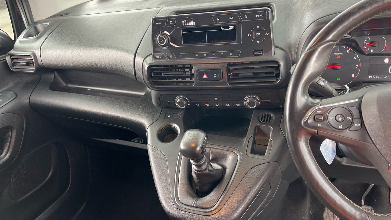 Furgoneta pequeña Vauxhall Combo Cargo 2300 1.5 TURBO D 100PS: foto 7 Furgoneta pequeña Vauxhall Combo Cargo 2300 1.5 TURBO D 100PS: foto 7