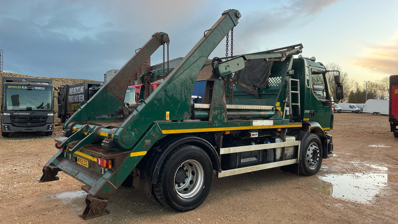 Volvo FL 250 - Camión portacontenedor de cadenas: foto 4 Volvo FL 250 - Camión portacontenedor de cadenas: foto 4