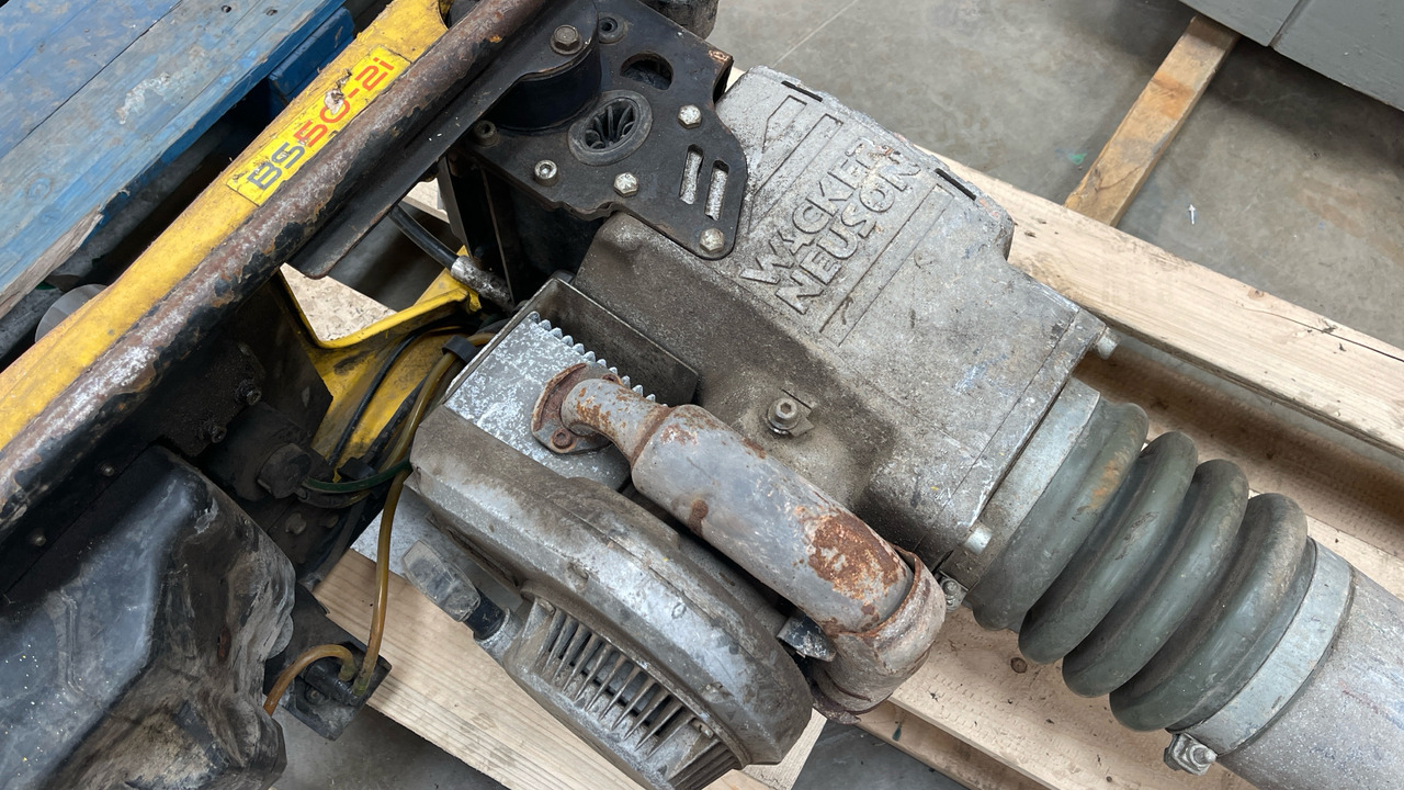 WACKER NEUSON BS-50-21 WHACKER PLATE, PETROL (UNTESTED) - Equipo de construcción: foto 3 WACKER NEUSON BS-50-21 WHACKER PLATE, PETROL (UNTESTED) - Equipo de construcción: foto 3