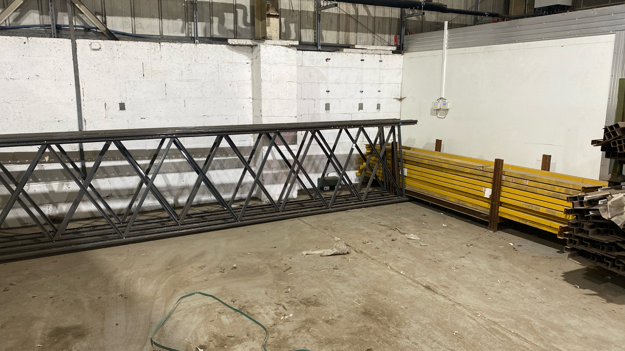 WAREHOUSE RACKING UPRIGHTS & CROSS MEMBERS - Equipo de construcción: foto 1 WAREHOUSE RACKING UPRIGHTS & CROSS MEMBERS - Equipo de construcción: foto 1