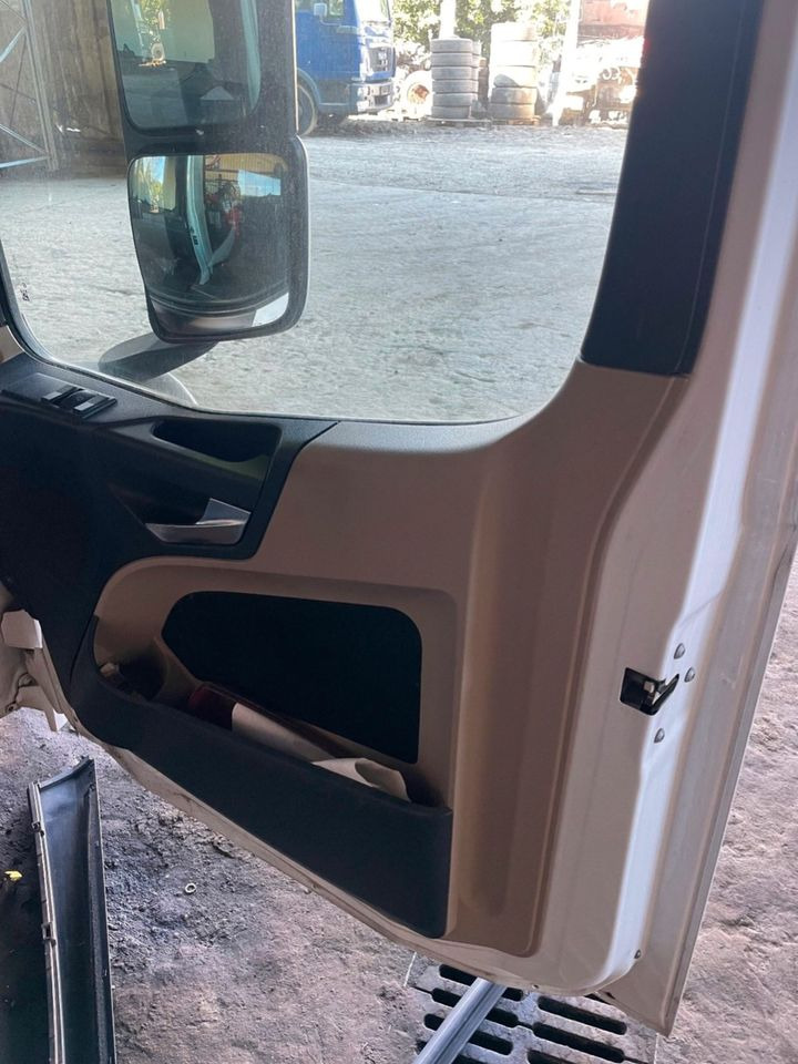 Actros MP4 Beifahrertür, Tür Rechts Weiß Spiegel Innenverkleidung - Puerta y piezas para Camión: foto 5 Actros MP4 Beifahrertür, Tür Rechts Weiß Spiegel Innenverkleidung - Puerta y piezas para Camión: foto 5