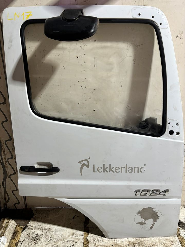 Atego Beifahrertür,rechts, weiß,verkleidung,elek-Fenster LN 17 - Puerta y piezas para Camión: foto 2 Atego Beifahrertür,rechts, weiß,verkleidung,elek-Fenster LN 17 - Puerta y piezas para Camión: foto 2