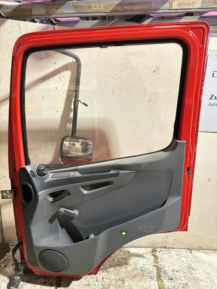 Atego Beifahrertür,rot,Innenverkleidung LN 21 - Puerta y piezas para Camión: foto 3 Atego Beifahrertür,rot,Innenverkleidung LN 21 - Puerta y piezas para Camión: foto 3