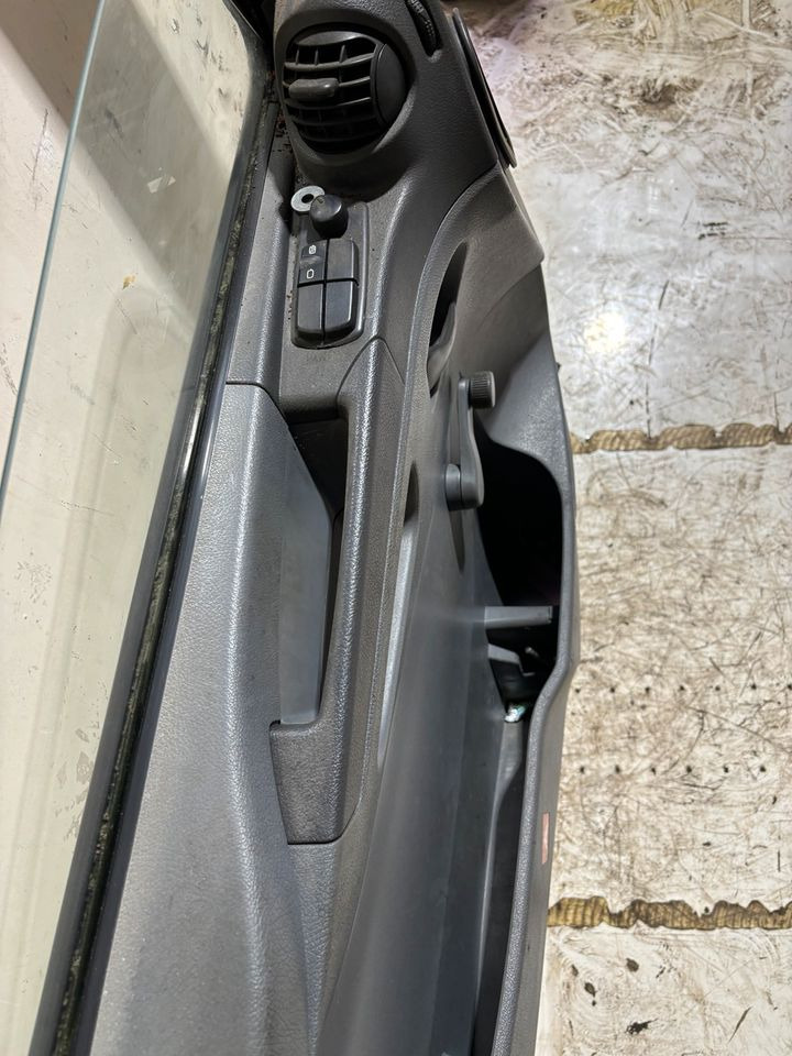 Atego Fahrertür,weiß, Innenverkleidung, manu-fensterheber, LN 16 - Puerta y piezas para Camión: foto 5 Atego Fahrertür,weiß, Innenverkleidung, manu-fensterheber, LN 16 - Puerta y piezas para Camión: foto 5