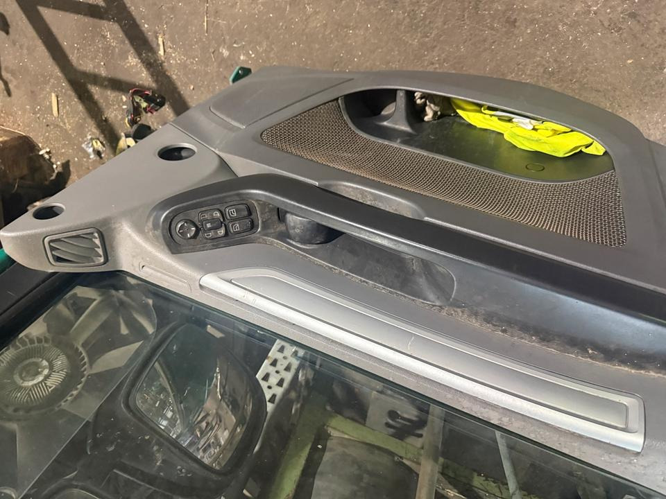 DAF XF 460 EU6 Fahrertür Grün Links Spiegel Innenverkleidung - Puerta y piezas para Camión: foto 4 DAF XF 460 EU6 Fahrertür Grün Links Spiegel Innenverkleidung - Puerta y piezas para Camión: foto 4