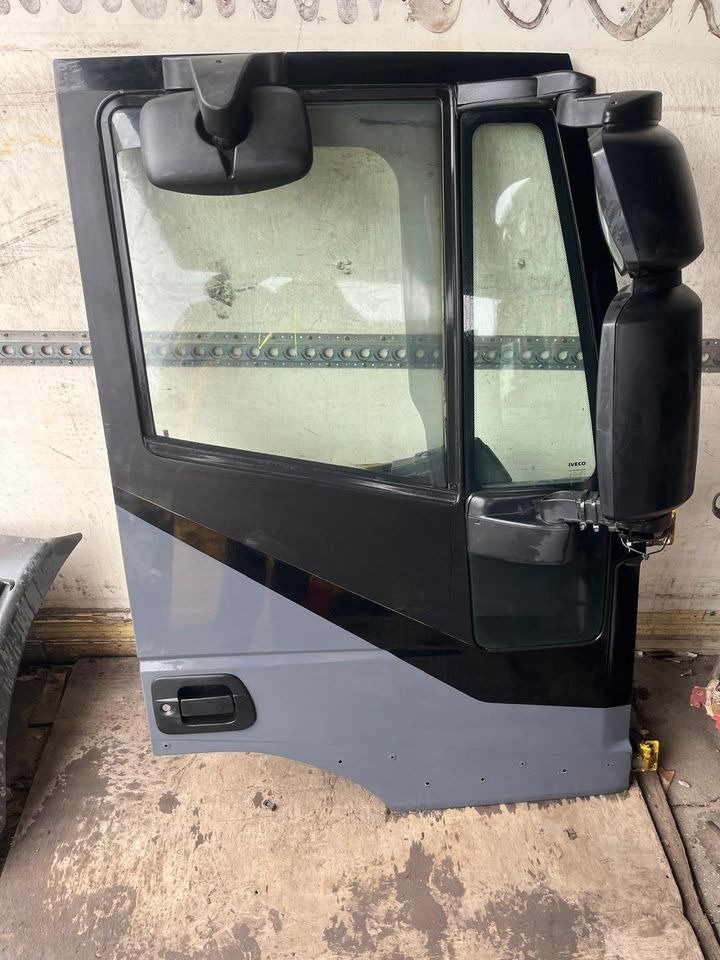 IVECO Stralis 450 Beifahrertür Tür rechts, Spiegel & Verkleidung - Puerta y piezas para Camión: foto 1 IVECO Stralis 450 Beifahrertür Tür rechts, Spiegel & Verkleidung - Puerta y piezas para Camión: foto 1