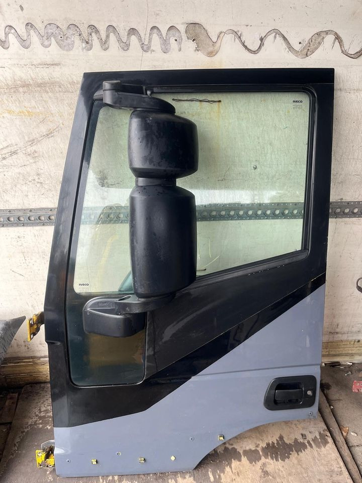 IVECO Stralis 450 Fahrertür Tür links mit Spiegel & Verkleidung - Puerta y piezas para Camión: foto 1 IVECO Stralis 450 Fahrertür Tür links mit Spiegel & Verkleidung - Puerta y piezas para Camión: foto 1