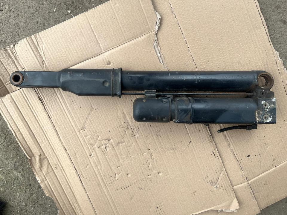 IVECO Stralis 450 Hydraulikzylinder Kippzylinder 500368557 - Cilindro hidráulico para Camión: foto 3 IVECO Stralis 450 Hydraulikzylinder Kippzylinder 500368557 - Cilindro hidráulico para Camión: foto 3