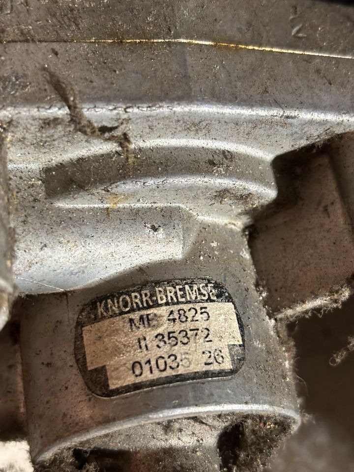 KNORR-BREMSE Fußbremsventil MB4825/35372 - Válvula de freno para Camión: foto 3 KNORR-BREMSE Fußbremsventil MB4825/35372 - Válvula de freno para Camión: foto 3