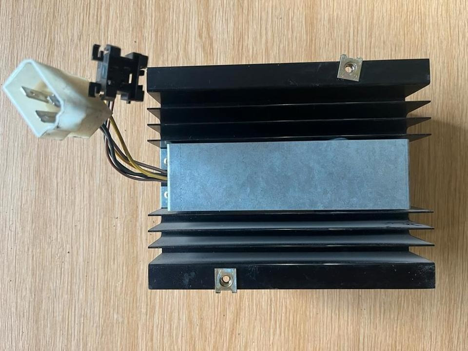 MAN Spannungswandler LINDENMAYR TYP 190 24V/12V 10A/7A - Sistema eléctrico para Camión: foto 3 MAN Spannungswandler LINDENMAYR TYP 190 24V/12V 10A/7A - Sistema eléctrico para Camión: foto 3