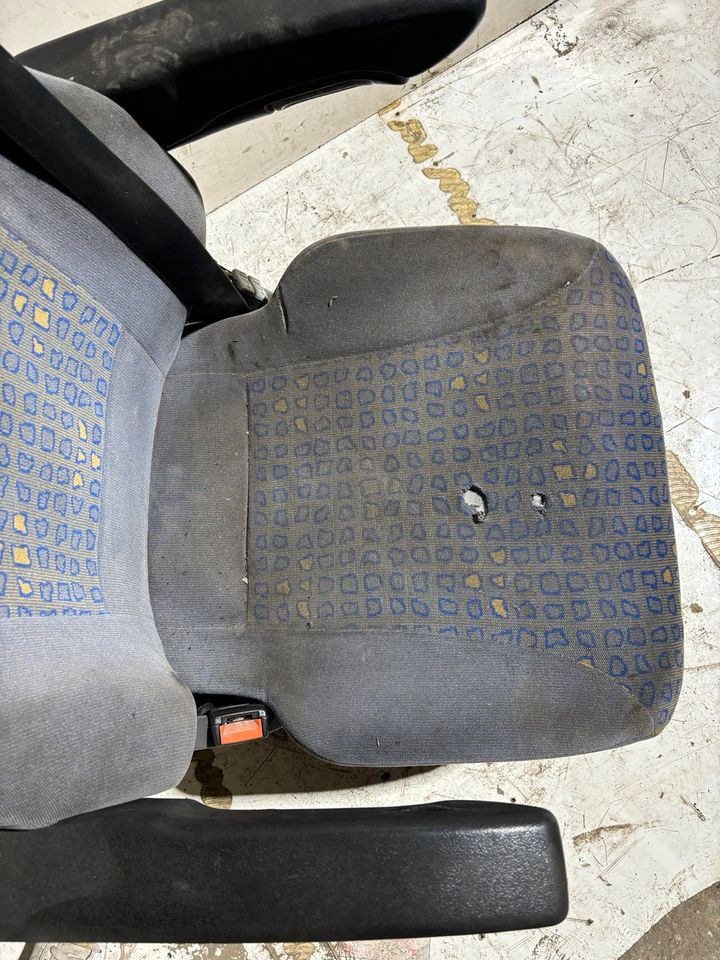 MAN TGA Fahrersitz mit Luft - Asiento para Camión: foto 4 MAN TGA Fahrersitz mit Luft - Asiento para Camión: foto 4