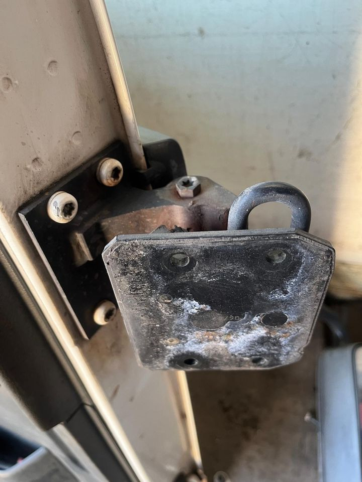 MAN TGL 12.240 Fahrertür, Tür links weiß mit Spiegel RN005 - Puerta y piezas para Camión: foto 3 MAN TGL 12.240 Fahrertür, Tür links weiß mit Spiegel RN005 - Puerta y piezas para Camión: foto 3