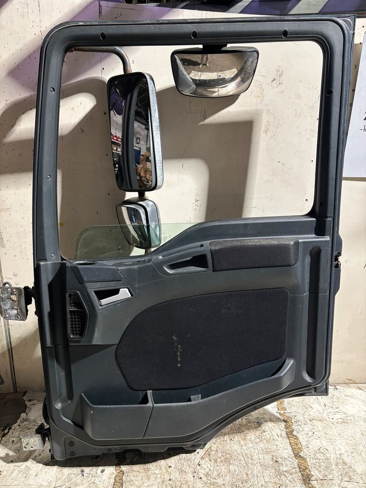 MAN TGL Beifahrertür,grau,Spiegel&Innenverkleidung LN 25 - Puerta y piezas para Camión: foto 3 MAN TGL Beifahrertür,grau,Spiegel&Innenverkleidung LN 25 - Puerta y piezas para Camión: foto 3
