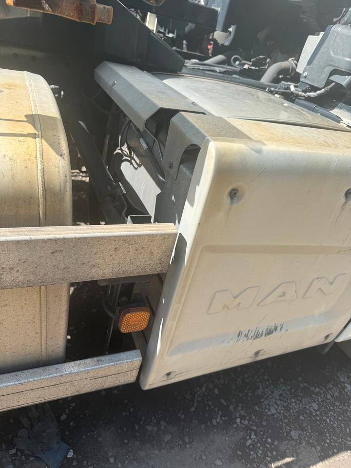 MAN TGX EU6 Katalysator / Auspuff 81.151036131 - Convertidor catalítico para Camión: foto 3 MAN TGX EU6 Katalysator / Auspuff 81.151036131 - Convertidor catalítico para Camión: foto 3