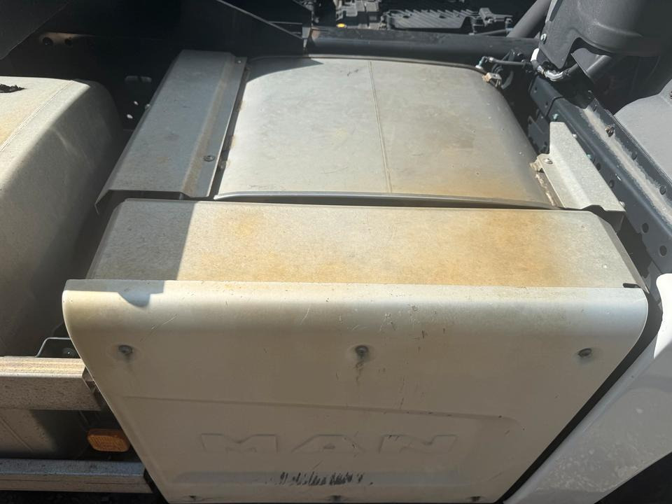 MAN TGX EU6 Katalysator / Auspuff 81.151036131 - Convertidor catalítico para Camión: foto 2 MAN TGX EU6 Katalysator / Auspuff 81.151036131 - Convertidor catalítico para Camión: foto 2