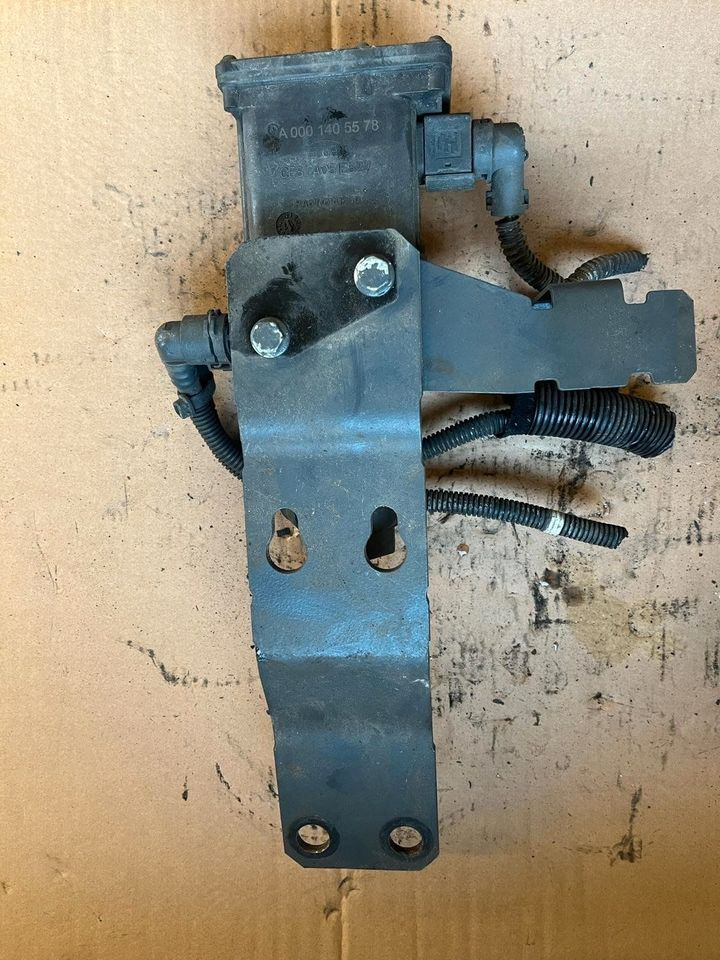 Mercedes Actros MP4 AdBlue Pumpe A0001405578 - Bomba de combustible para Camión: foto 3 Mercedes Actros MP4 AdBlue Pumpe A0001405578 - Bomba de combustible para Camión: foto 3