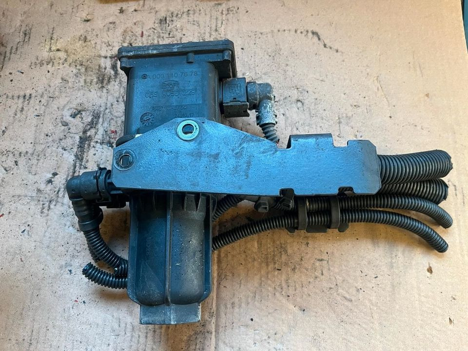 Mercedes Actros MP4 AdBlue Pumpe A0001407678 - Bomba de combustible para Camión: foto 3 Mercedes Actros MP4 AdBlue Pumpe A0001407678 - Bomba de combustible para Camión: foto 3