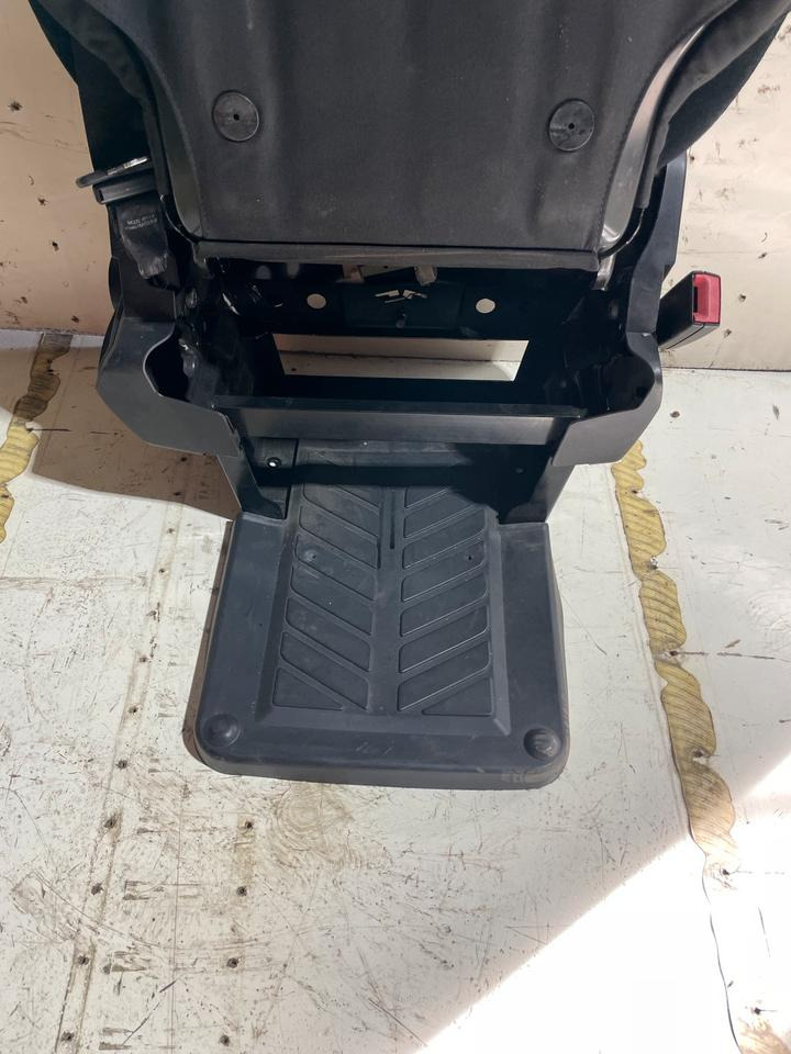 Mercedes Actros MP4 Beifahrersitz A9609103803 - Asiento para Camión: foto 5 Mercedes Actros MP4 Beifahrersitz A9609103803 - Asiento para Camión: foto 5