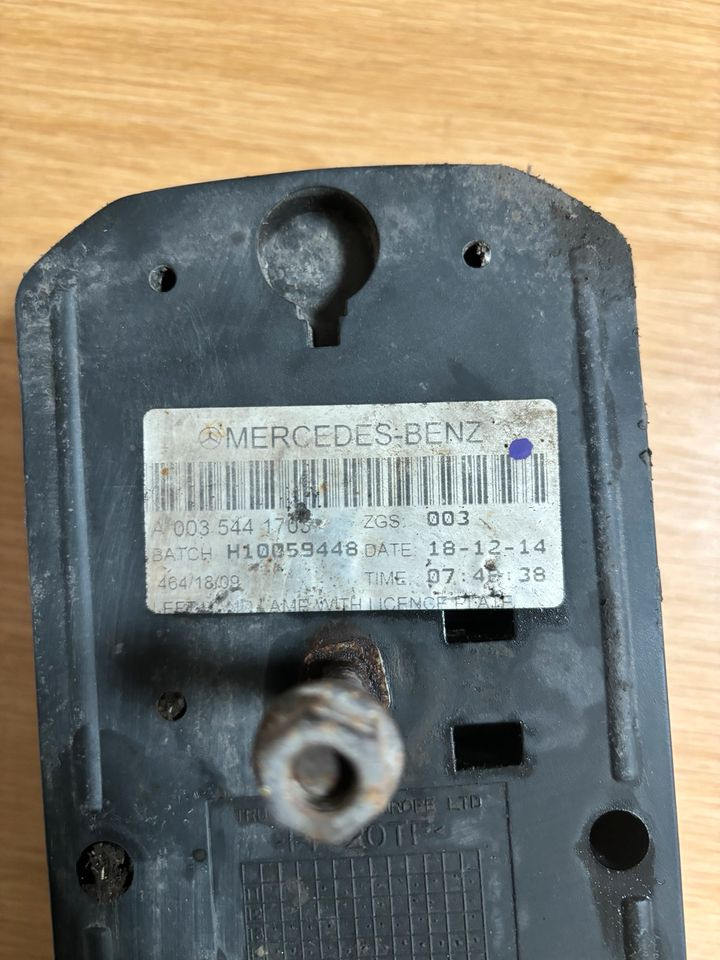 Mercedes Actros MP4 Rücklicht Links A0035441703 SN 09 - Luz trasera para Camión: foto 3 Mercedes Actros MP4 Rücklicht Links A0035441703 SN 09 - Luz trasera para Camión: foto 3