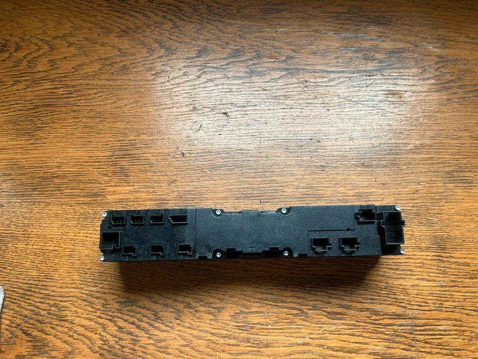 Mercedes Actros MP4 Warnblinkschalter Bedienungspanel A9605400346 - Cabina e interior para Camión: foto 5 Mercedes Actros MP4 Warnblinkschalter Bedienungspanel A9605400346 - Cabina e interior para Camión: foto 5