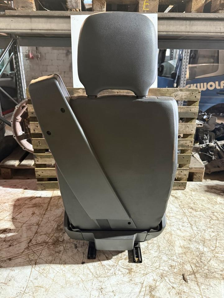 Mercedes Atego 2 Fahrersitz - Asiento para Camión: foto 3 Mercedes Atego 2 Fahrersitz - Asiento para Camión: foto 3