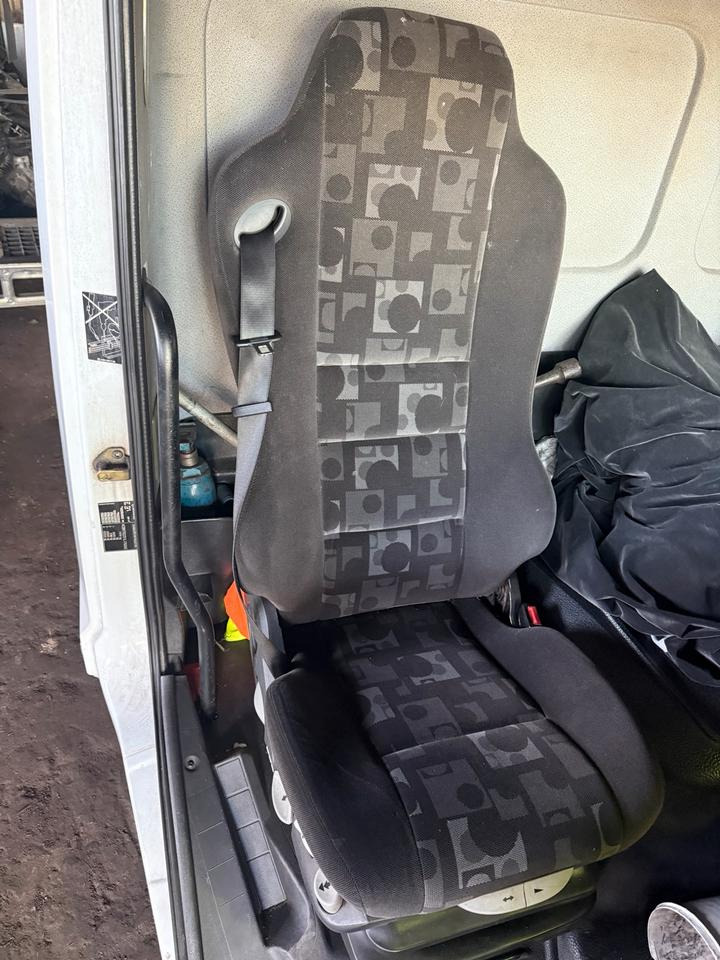 Mercedes Atego 3 Beifahrersitz mit Luft - Asiento para Camión: foto 1 Mercedes Atego 3 Beifahrersitz mit Luft - Asiento para Camión: foto 1