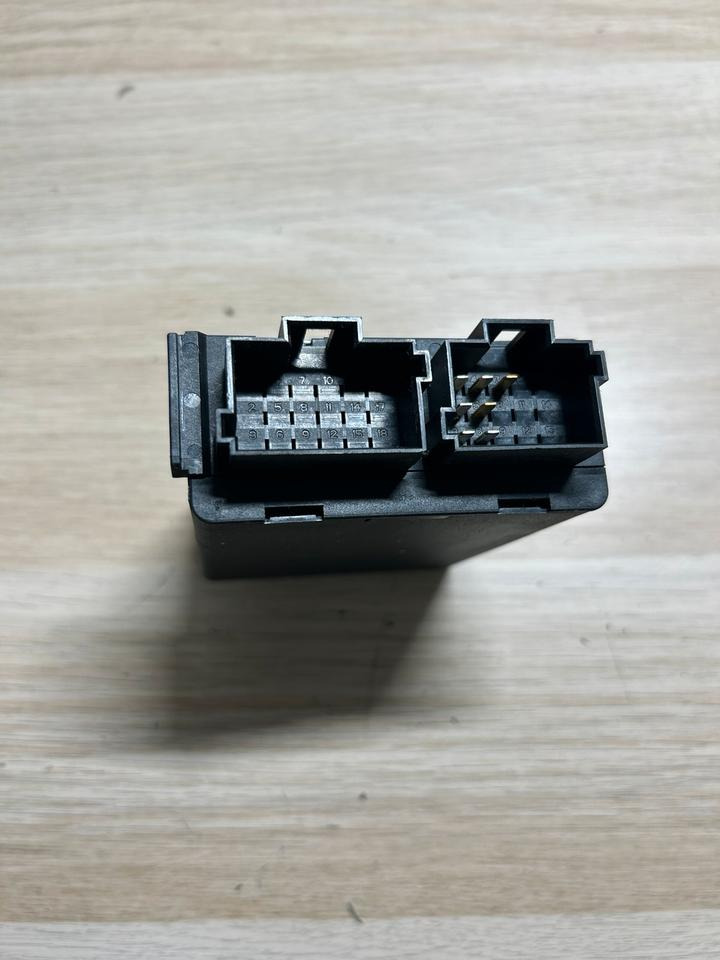 Mercedes-Benz Funkfernbedienung VDO Steuergerät 24V A0004460018 - Unidad de control: foto 3 Mercedes-Benz Funkfernbedienung VDO Steuergerät 24V A0004460018 - Unidad de control: foto 3