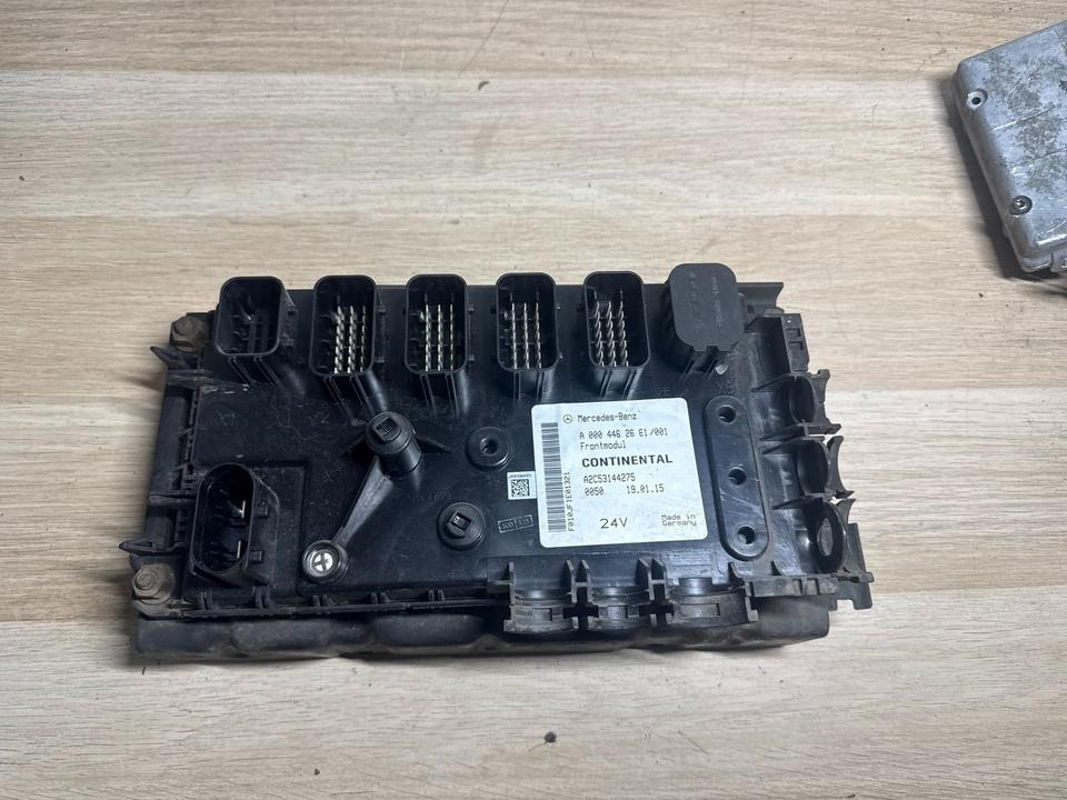 Mercedes Frontmodul CONTINENTAL A0004462661 - Unidad de control para Camión: foto 2 Mercedes Frontmodul CONTINENTAL A0004462661 - Unidad de control para Camión: foto 2