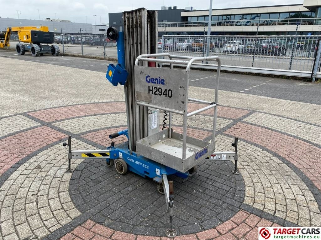Genie AWP-25S Electric AC Vertical Mast Work Lift 950cm - Plataforma de mástil vertical: foto 2 Genie AWP-25S Electric AC Vertical Mast Work Lift 950cm - Plataforma de mástil vertical: foto 2